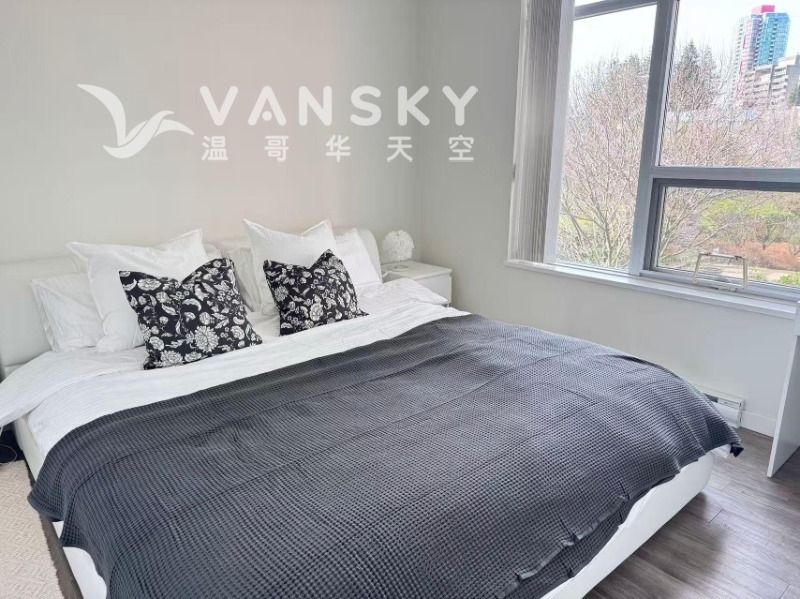 251112111457_large room.jpg